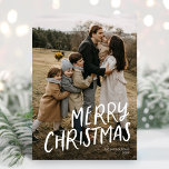 Frohe Weihnachten Moderne Lettering Simple One Fot<br><div class="desc">Die fröhliche Weihnachts-Moderne Lettering Simple One Foto Holiday Card verfügt über ein komplettes Foto mit weißem Textüberlagerungen in lustiger Schrift.</div>
