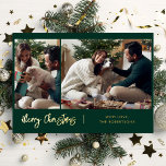 Frohe Weihnachten Modernes Drehbuch 2 Fotos Gold Folien Feiertagskarte<br><div class="desc">Genießen Sie die wertvollen Momente Ihrer Familie in dieser Urlaubssaison mit unserer individuellen Foto Collage Weihnachtskarte. Diese einzigartige Grußkarte zeigt eine wunderschön arrangierte Sammlung Ihrer Lieblingsfotos aus der Familie, die kunstvoll kombiniert wird, um ein festliches und herzliches Design zu schaffen. Personalisieren Sie es mit 2 Ihrer wertvollsten Schnappschüsse, von offenen...</div>