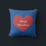 Frohe Weihnachten Nautical Blue White Heart Niedli Kissen<br><div class="desc">Gedruckt mit einem großen roten Herzmuster mit "Frohe Weihnachten" Nachricht in rot,  blau,  weiß! Ideal für Wohngestaltung,  Gastgeschenke oder Geschenke.</div>