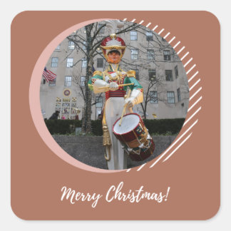 Frohe Weihnachten NYC Rockefeller Plaza Drummer Bo Quadratischer Aufkleber
