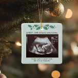 Frohe Weihnachten Oma Schwangerschaft Ultrasound F Keramikornament<br><div class="desc">Es ist immer eine gute Zeit, diese aufregende Nachricht mit Ihren nächsten und lieben zu teilen. Perfekte Geschenkidee für die Oma mit Ultraschall Foto. Passen Sie diese einmalige Anzeige an, fügen Sie Ihre Daten hinzu und ließ jedem, der über diese Neuigkeiten Bescheid weiß. Gutes Geschenk für neue Eltern und Babyduschen....</div>