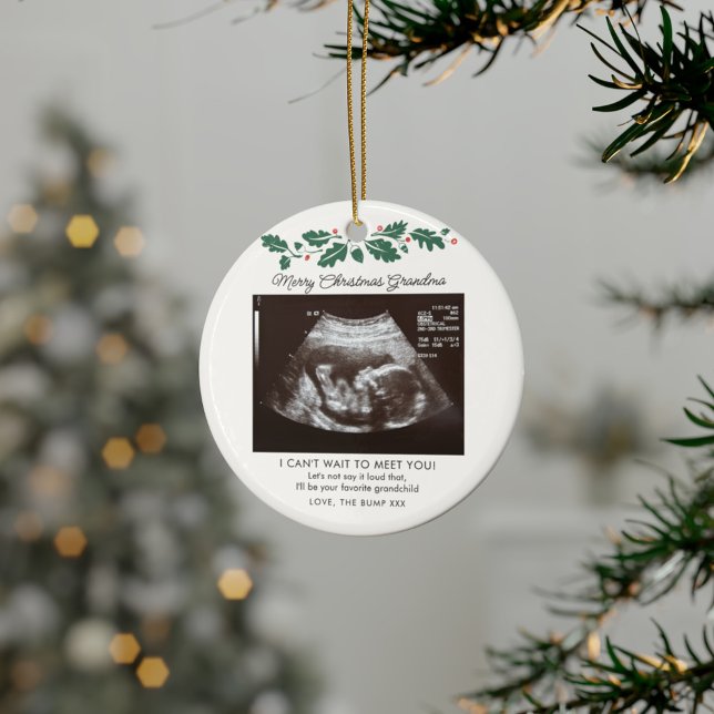 Frohe Weihnachten Oma Schwangerschaft Ultrasound Keramik Ornament (Grandma Keepsake Pregnancy Announcement Sonogram Ceramic Ornament)