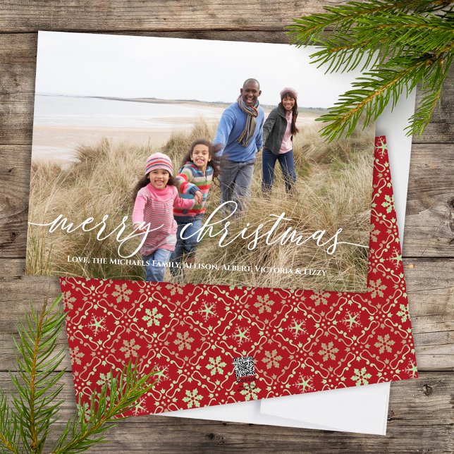Frohe Weihnachten Red Green Snowflake 1 Foto (Merry Christmas Calligraphy Script holiday photo card with elegant snowflake pattern)