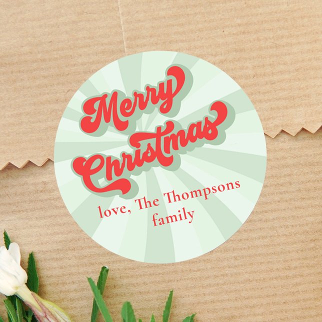 Frohe Weihnachten Red Green Whimsical Typografie Runder Aufkleber (Merry Christmas cute typography festive red and green sticker.)