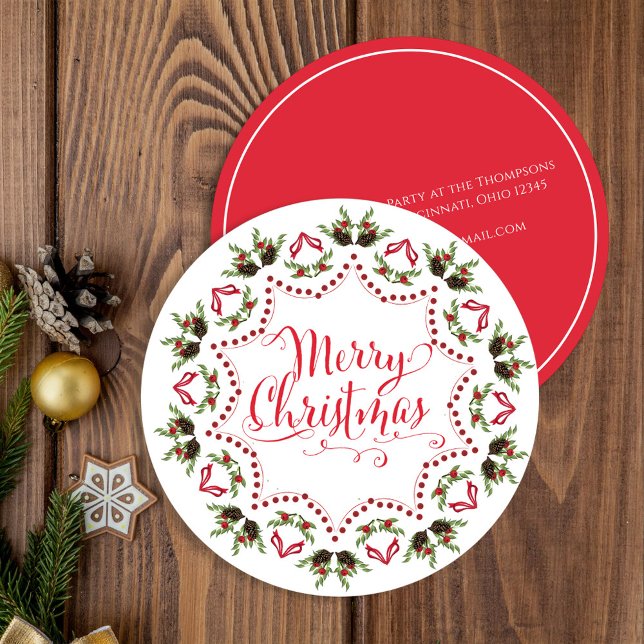 Frohe Weihnachten Roter Pinecone Kranz Kreis Einladung (Merry Christmas holiday party invitation with whimsical calligraphy script. )