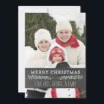 Frohe Weihnachten Rustikales Chalkboard Vintages F<br><div class="desc">Frohe Weihnachten individualisierbarer Name und Fotokarte in rustikalem Landchalkboard Muster mit Vintagen Details und handgeschriebenem Styletext. Fügen Sie Ihren eigenen Text zu dieser Karte,  um ein einzigartiges Weihnachtsfest Foto zu schaffen,  das diese Feriensaison für Freunde und Verwandte begrüßt.</div>