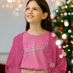 Frohe Weihnachten Silver Snowflake T-Shirt<br><div class="desc">Feiern Sie die Saison mit diesem fröhlichen Weihnachtskinderurlaub-Shirt mit einer stilvollen Kalligraphie-Skript und einem zarten silbernen Schneeflocken-Design! Mit einem schlichten minimalistischen und dennoch festlichen Look verbindet das grafische T-Modell dieses Kindes minimalen traditionellen Stil mit lustigen Kleider für eine charmante Touch. Die klassische Typografie fügt sich in ein elegantes Ambiente ein...</div>