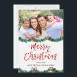 Frohe Weihnachten und Garland Script Foto Card<br><div class="desc">Frohe Weihnachtsgarland Hand Lettered Script Familie oder Corporate Foto Card. Foto und Text dieses handgeschriebenen Pinselskripts können aktualisiert und mit Ihrem Foto und Familiennamen angepasst werden.</div>