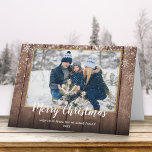Frohe Weihnachten Vintag Rustikales Foto<br><div class="desc">Senden Sie Ihre Weihnachtsgrüße mit dieser stilvollen rustikalen Foto-Urlaubskarte. Personalisieren Sie die Nachricht,  das Foto,  den Familiennamen und das Datum. Entwickelt von Thisisnotme©</div>
