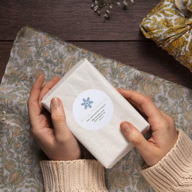 Frohe Weihnachten Weißer Navy Grau UAWG Snowflakes Runder Aufkleber (Merry Christmas White Navy Gray RSVP Snowflakes Classic Round Sticker)