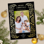 Frohe Weihnachten Winter Grün Foto Gold Folien Feiertagskarte<br><div class="desc">Diese schwarze Weihnachtskarte besticht durch einen eleganten Rahmen aus goldfarbenem,  wintergrünem Gold,  der das senkrechte Foto umrahmt.</div>