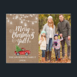 Frohe Weihnachten Y'all Foto Lights Burlap Truck Postkarte<br><div class="desc">Frohe Weihnachten Y'all Burlap String Lights Mason Jars Holiday Family Foto Postcard - Watercolor Vintag Red Truck mit Weihnachtsbaum</div>
