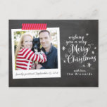 Frohe Weihnachts-Chalkboard Postkarte<br><div class="desc">Zeigen Sie Ihr Lieblings-Foto auf dieser preisgünstigen Weihnachtspostkarte. Vergessen Sie nicht,  sich mit einem Foto,  Ihren Namen und Ihrer persönlichen Nachricht zu personalisieren!</div>