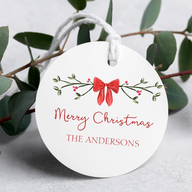 Frohe Weihnachts Chic Coquette Red Bow Personalisi Geschenkanhänger (Spread holiday cheer with these festive, custom gift tags featuring a red bow, and holly accents.)
