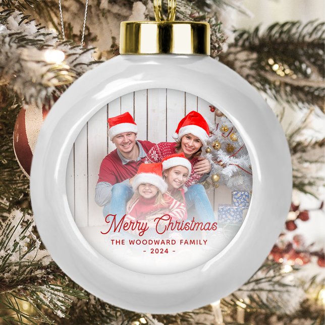 Frohe Weihnachts Familie Foto Rote Schrift Keramik Kugel-Ornament (Von Creator hochgeladen)