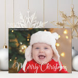 Frohe Weihnachts-Foto White Script Magnet-Karte Magnetkarte<br><div class="desc">Elegante Frohe Weihnachts-Foto-Magnetkarte mit schönem kursiven Drehbuch in Weiß. Diese modernen Baby-Fotografie-Magnete zeichnen sich durch eine wunderschöne Typografie und Ihren eigenen Text über das komplette Blutbild in weiß oben aus.</div>