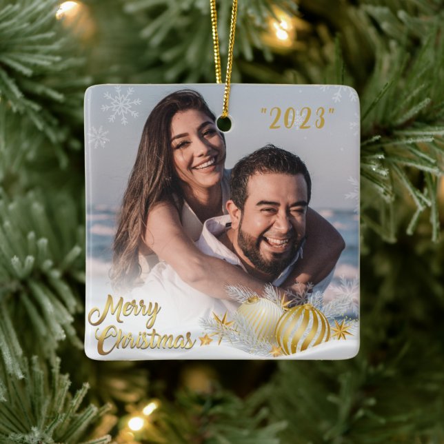 Frohe Weihnachts-Goldschneeflocke Personalisiert Keramikornament (Baum)