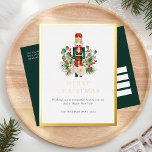 Frohe Weihnachts Nutcracker Grüne Elegant Folien Feiertagspostkarte<br><div class="desc">Vorstellung unserer Custom Christmas Grußkarte, die verspricht, Feiertagssjubeln und Set den Ton für Ihre Festfeiern zu verbreiten! Unsere individuell gestaltete Einladung erfasst das Wesen des Urlaubsstils. Die Karte ist mit blühendem Grün, üppigen Beeren und einem klassischen Spielzeug-Nussknacker geschmückt und eignet sich hervorragend für Freunde und Familie, die die beste Jahreszeit...</div>