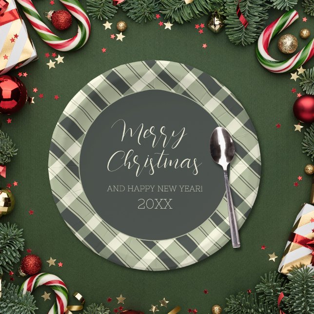 Frohe Weihnachts Olive Green Karierte Drehbuch Rus Pappteller (Merry Christmas Olive Green Plaid Script Rustic Paper Plates)