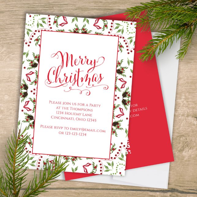 Frohe Weihnachts Rot Grün Pinecone Party QR Code Einladung (Merry Christmas holiday party invitation with whimsical calligraphy script. )
