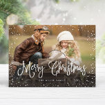 Frohe Weihnachts-Schnee-Foto Feiertagskarte<br><div class="desc">Feiern Sie den Urlaub mit dieser schicken Weihnachtskarte mit modernem Drehbuch und Schneefall.</div>