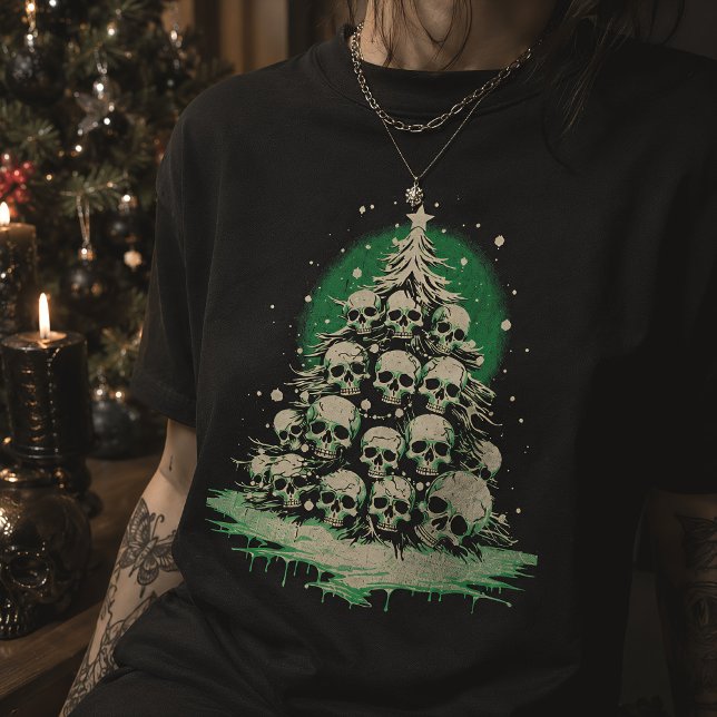 Frohe Weihnachts Spooky Gothic Skulls Tree T-Shirt (Von Creator hochgeladen)