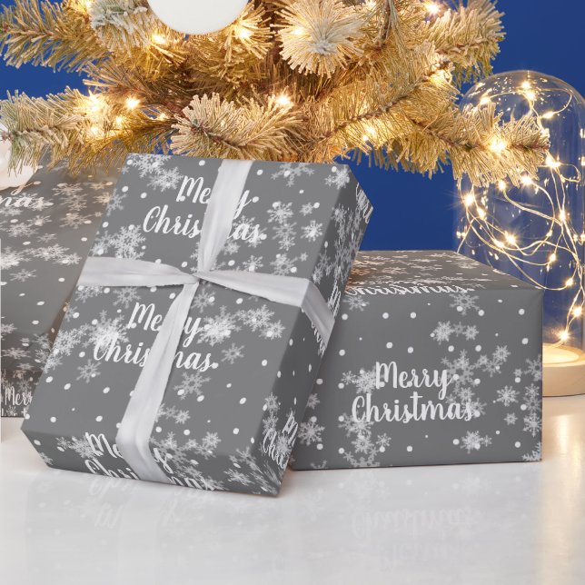Frohe Weihnachts-Text in Schneeflocken Wrapping Pa Geschenkpapier (Feiertage)