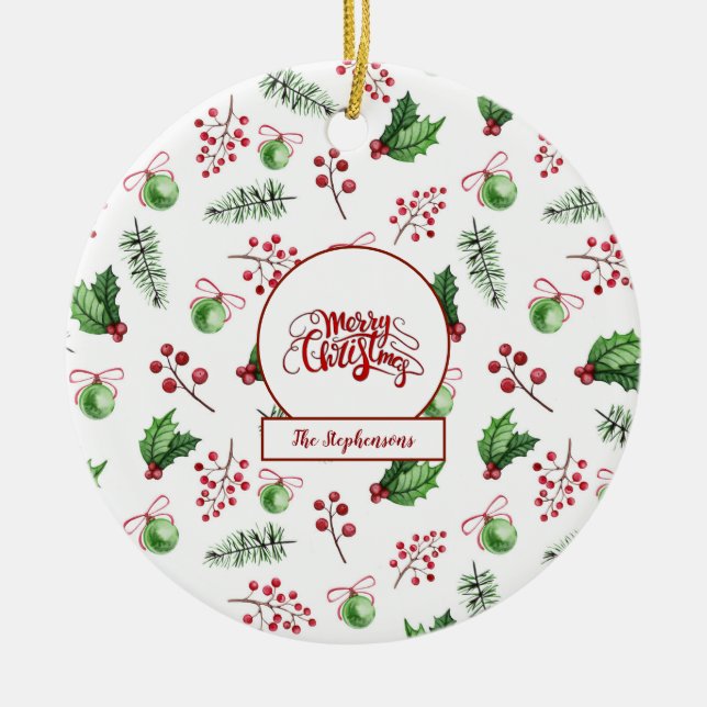 Frohe Weihnachtsbälle Holly Berries Pine Monogram Keramik Ornament (Vorne)
