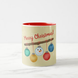 Frohe Weihnachtsbaumschmuck auf Ast Brauch Zweifarbige Tasse