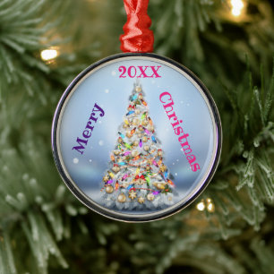 Frohe Weihnachtsfamilie und erste Ornament Aus Metall