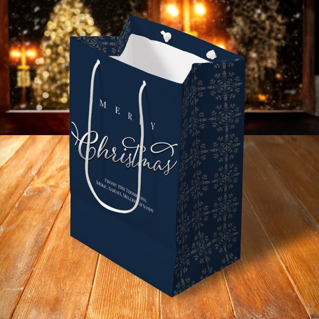 Frohe Weihnachtskalligrafie Navy Blue Snowflake Mittlere Geschenktüte (Merry Christmas holiday snowflake pattern silver calligraphy script gift bag)