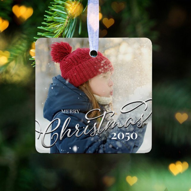 Frohe Weihnachtskalligrafie Navy Kariertes Foto Keramikornament (Merry Christmas holiday silver calligraphy script photo ceramic square ornament)