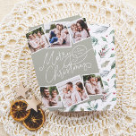 Frohe Weihnachtskalligrafie Sage Green 6 Fotos Feiertagskarte<br><div class="desc">Verbringen Sie Feiertagsmagazin mit dieser bezaubernden Weise grünen Weihnachtsfotokarte! Die Vorderseite zeigt "Frohe Weihnachten" in spielerischer, handgeschriebener Kalligrafie, mit Ihrem Familiennamen und dem Jahr in einem der Schnörkel versteckt. Fügen Sie eine persönliche Touch mit sechs benutzerdefinierten Fotos hinzu - drei oben und drei unten - in einem lustigen, leicht rotierten...</div>