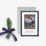 Frohe Weihnachtsnacht kariert ein Foto Feiertagskarte<br><div class="desc">Gute Tage sind wieder da! Feiern Sie in diesem Jahr einen glücklicheren und erholsameren Urlaub und senden Sie festliche karierte Grüße an Freunde und Familie mit dieser Hochzeitsfotokarte. Diese Weihnachtskarte von Lea Delaveris Design zeigt einen Rahmen aus festlich marineblau kariert, zusammen mit einem Single Foto und bearbeitbarem Text. Die Rückseite...</div>