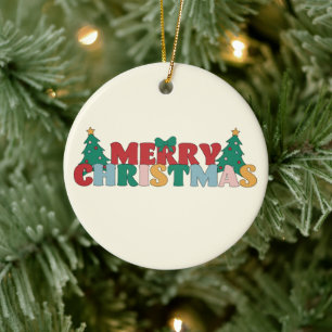 Frohe Weihnachtstypografie dekoriert Pine Tree Keramik Ornament