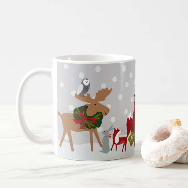 Frohe Weihnachtswildbewohner Schnee Personalisiert Kaffeetasse (Mit Donut)