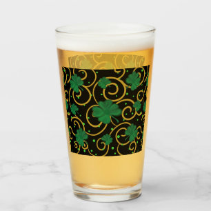 Frohen St. Patricks Tag Glas