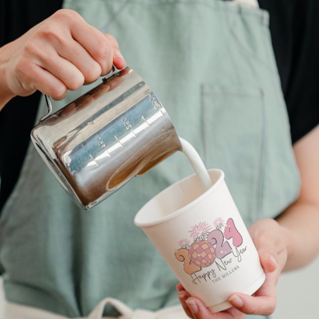 Frohes neues Jahr 2024 Retro Typografie Pappbecher (Von Creator hochgeladen)