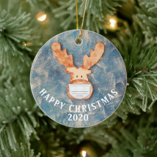 Frohes Weihnachten 2020 Funny Deer with Face Mask Keramik Ornament