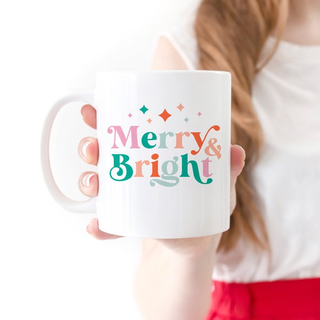 Fröhlich und hell Moderne farbenfrohe Weihnachten Kaffeetasse (Merry and Bright Christmas mug with colorful typography)