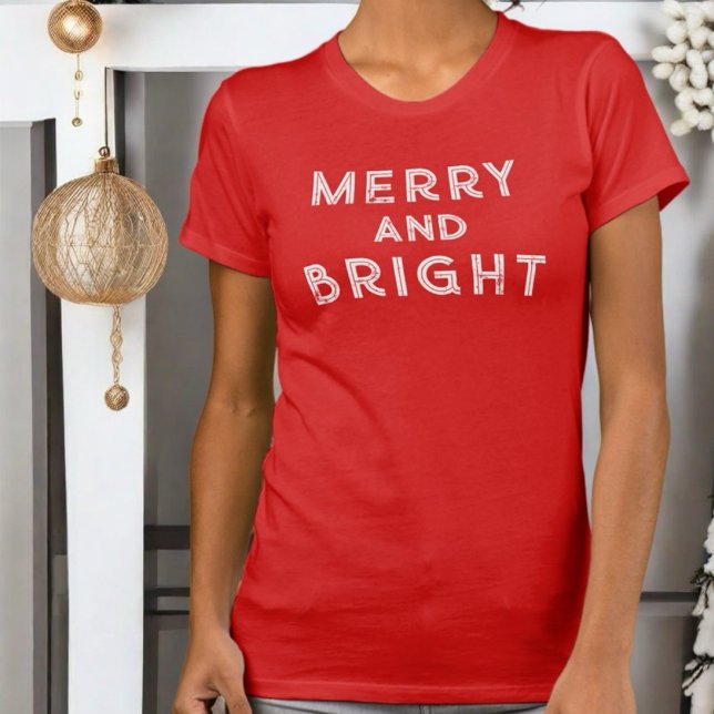 Fröhlich und hellrot - weiße Weihnachtsmonogramm c T-Shirt (Von Creator hochgeladen)