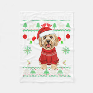 Fröhliche Doodlemas Goldendoodle trägt hässlichen Fleecedecke