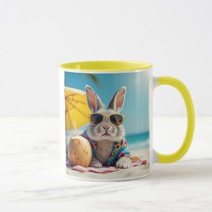 Fröhliche Ferien, hübsches Häschen. Tasse