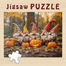 Fröhliche Gnom-Gruppe mit Kürbissen Herbststimmung