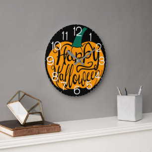 Fröhliche Halloween-Beschriftung auf ausgehöhltem  Große Wanduhr
