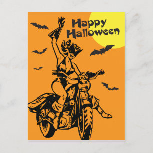Fröhliche Halloween-Motorradfahrerin in Katzenkost Postkarte