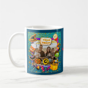 Fröhliche Halloween-Party voller Süßigkeiten oder  Kaffeetasse