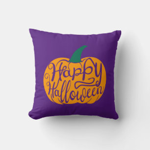 Fröhliche Halloween-Schrift auf geschnitztem Kürbi Kissen