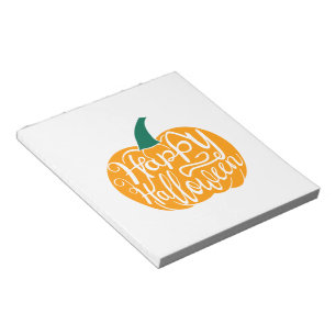 Fröhliche Halloween-Schrift auf geschnitztem Kürbi Notizblock