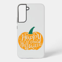 Fröhliche Halloween-Schrift auf geschnitztem Kürbi